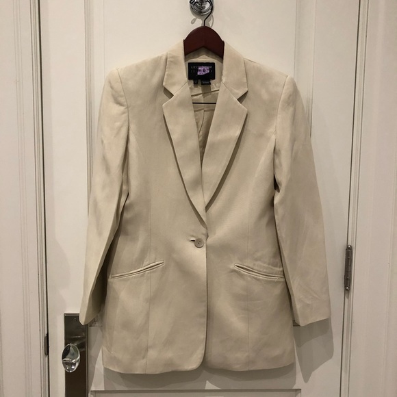 *HOST PICK* 100% Silk Blazer - Picture 2 of 16